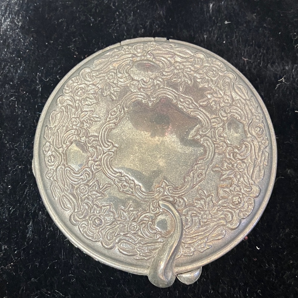 Silver-plated handheld compact/mirror